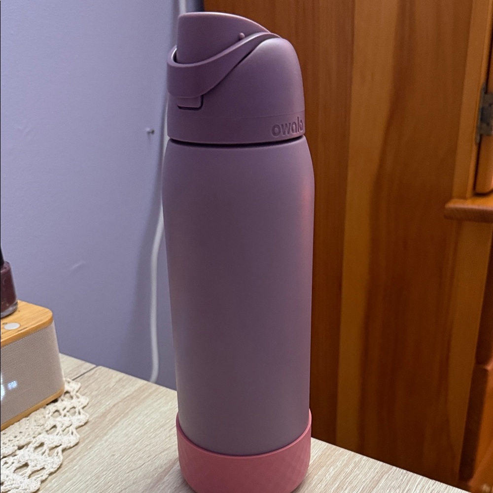 Owala freesip 40oz with silicone boot